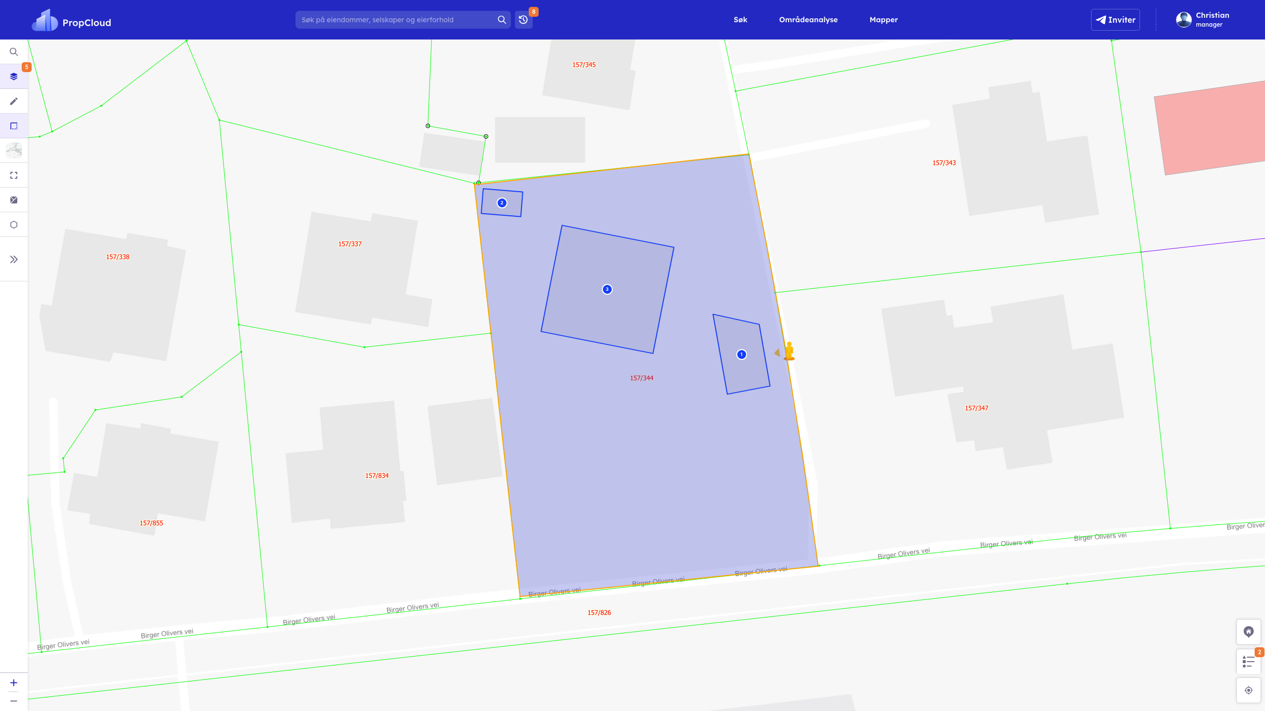K2 i Ekspander fullt + 2 zoom-out-trinn: nabo­eiendommer synlige rundt valgt matrikkel
